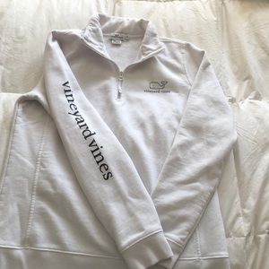 Vineyard Vines • white pullover